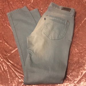 blue levi’s jeans